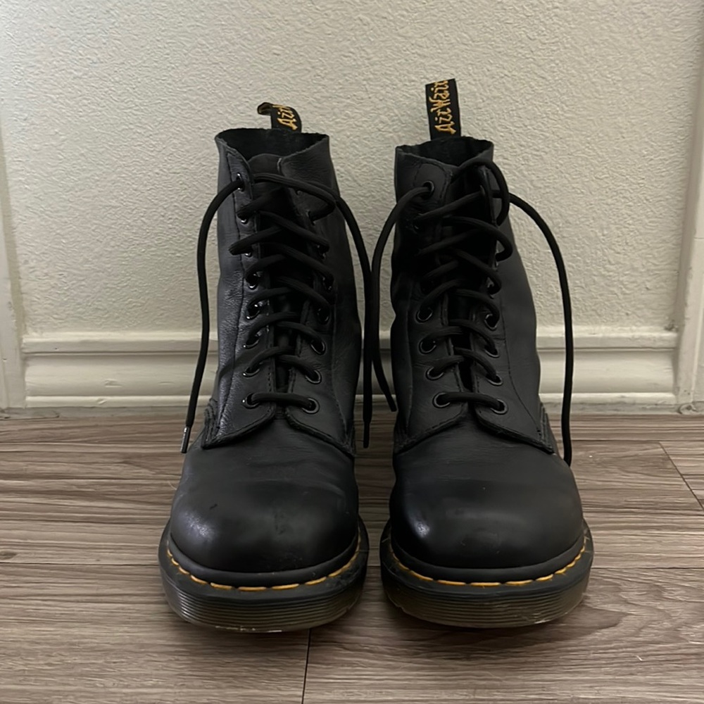 Dr. Martens 1460 Women’s Pascal Virginia Leather boots